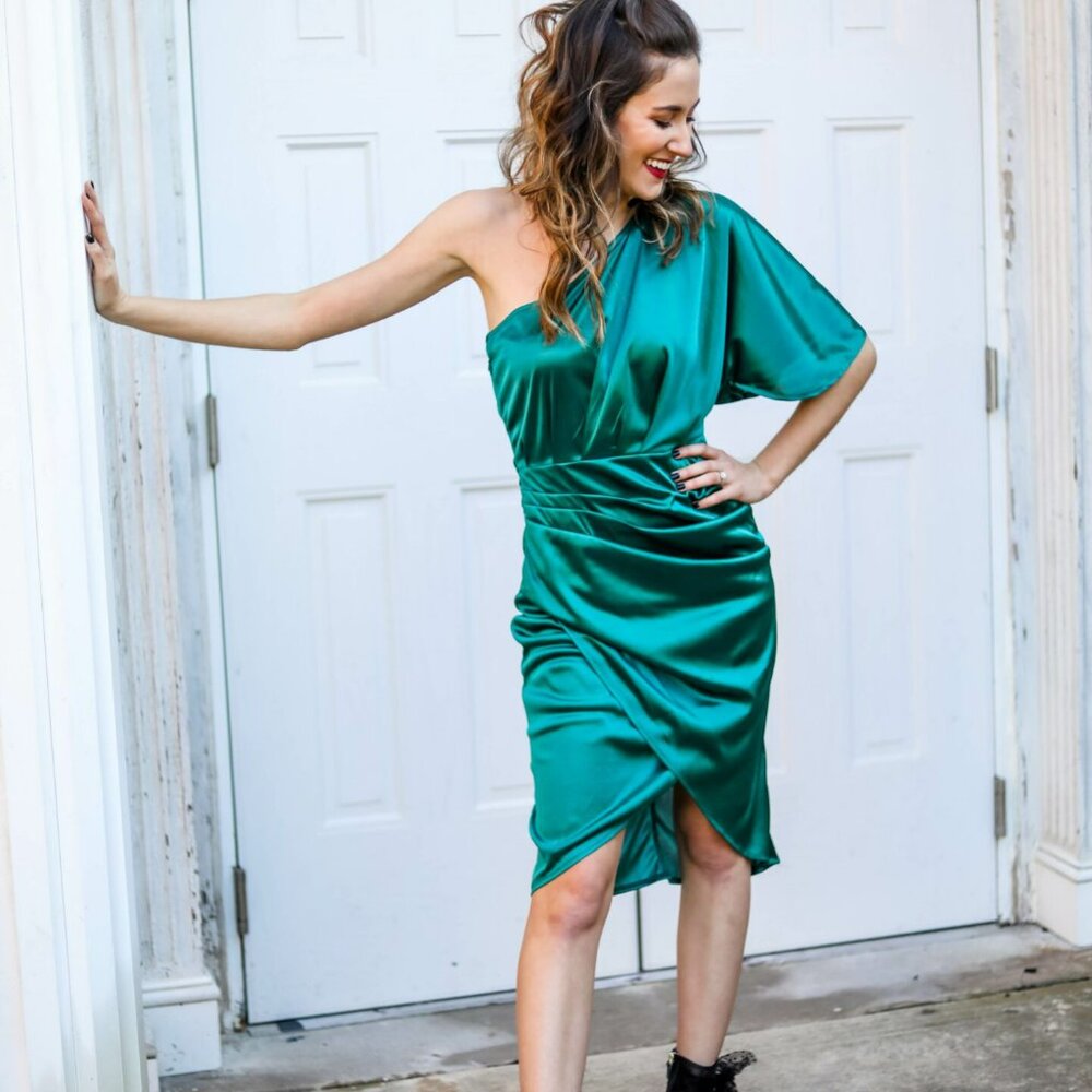 NWOT - Green Satin One Shoulder Draped Ruched Midi Dress - Size Small